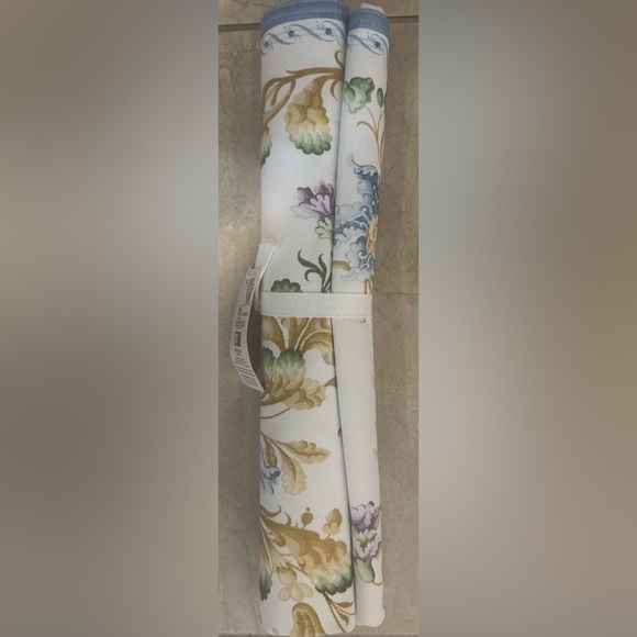 Williams Sonoma Bridgerton Table Runner - Picture 7 of 11